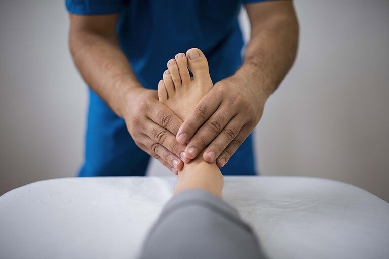 Was ein Podologe für Ihre Fußgesundheit tun kann – und wann Sie handeln sollten
