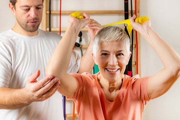 Ergotherapie in der Nähe für Senioren: Selbstständigkeit erhalten und Lebensqualität im Alter verbessern