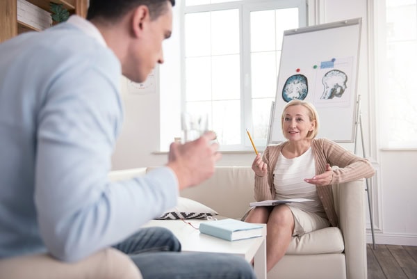 Logopädie für Berufssprecher: Stimmtraining und Präventionsmaßnahmen für Lehrer und Vielredner